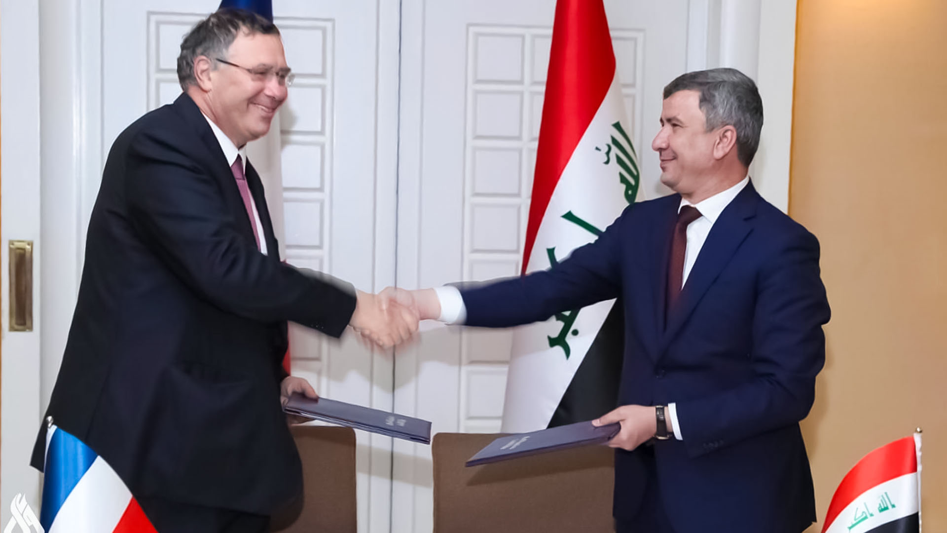 وزير النفط العراقي يبرم اتفاقاً مع رئيس شركة توتال على توقيتات تنفيذ خمسة مشاريع news